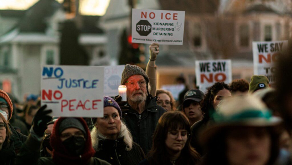 Manifestantes protestam contra Trump depois da execução em Minneapolis