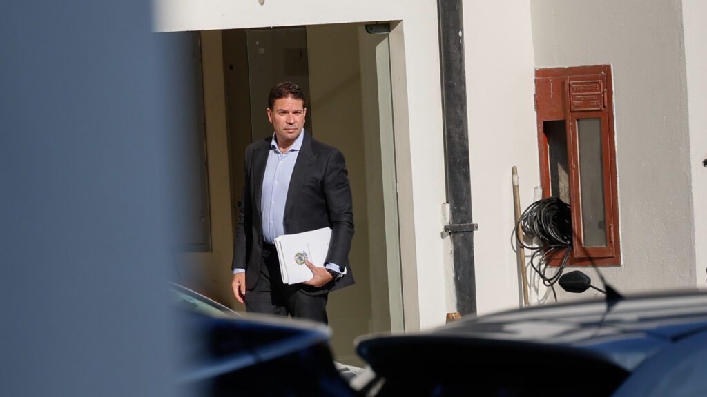 Condenado-pelo-STF-a-16-anos-de-detencao-Alexandre-Ramagem-fugiu-para-os-EUA-fernando-frazao-agencia-brasil-tvt-news