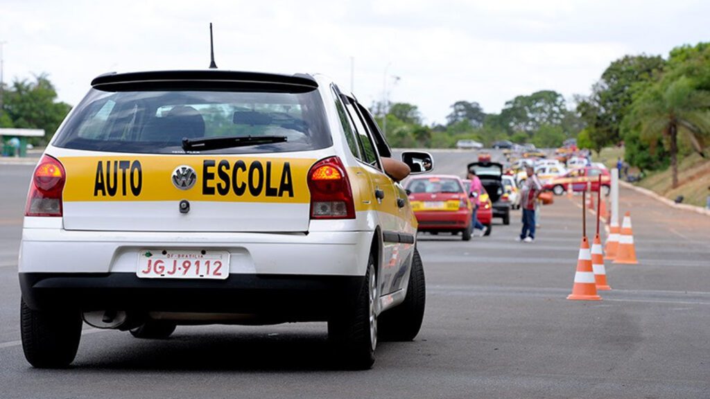 Fim-da-baliza-quatro-estados-tiram-a-manobra-da-prova-da-CNH-e-passam-a-aceitar-carro-automatico-lia-de-paula-agencia-senado-tvt-news