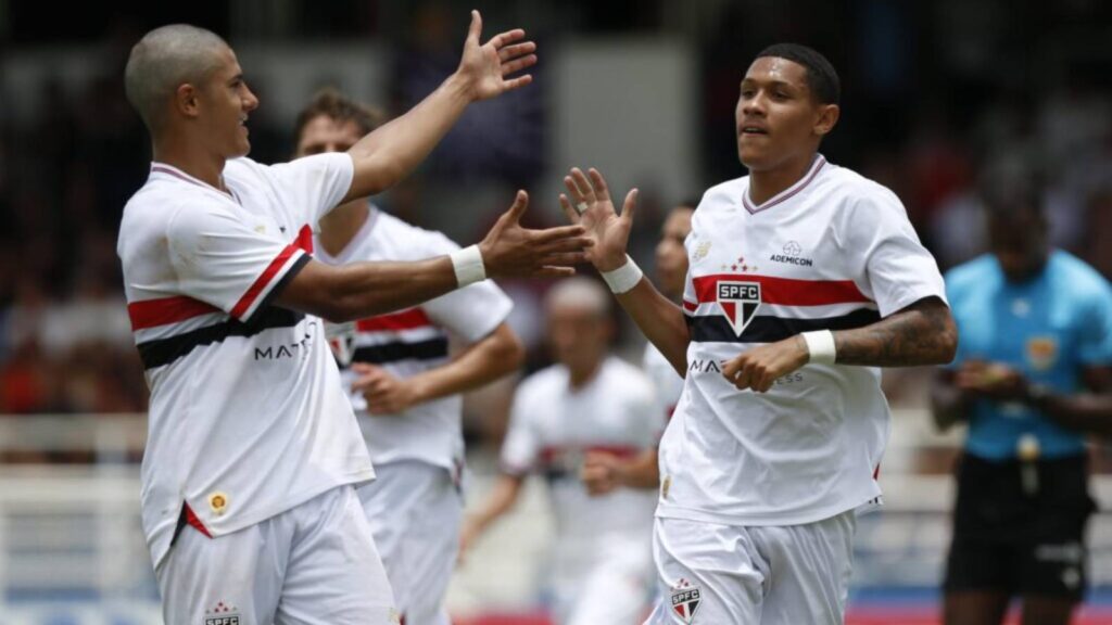 sao-paulo-e-santos-estreiam-com-vitoria-na-copinha-com-gol-olimpico-tete-marcou-o-primeiro-do-tricolor-foto-miguel-schincariol-sao-paulo-fc-tvt-news