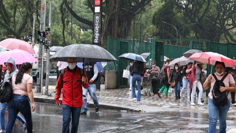 Verao-tera-calor-acima-da-media-e-chuvas-irregulares-confira-a-previsao-do-tempo-rovena-rosa-agencia-brasil-tvt-news