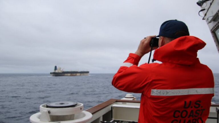 EUA iniciaram hoje (7) uma operação para tentar apreender um petroleiro de bandeira russa ligado à Venezuela, em mais um capítulo da intensa campanha liderada pelo presidente Donald Trump contra o mundo Foto: Casa Branca/Reprodução