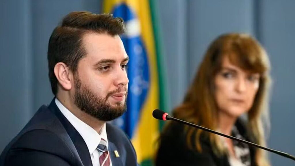 ex-assessor-de-bolsonaro-filipe-martins-e-preso-apos-descumprir-prisao-domiciliar-tvt-news