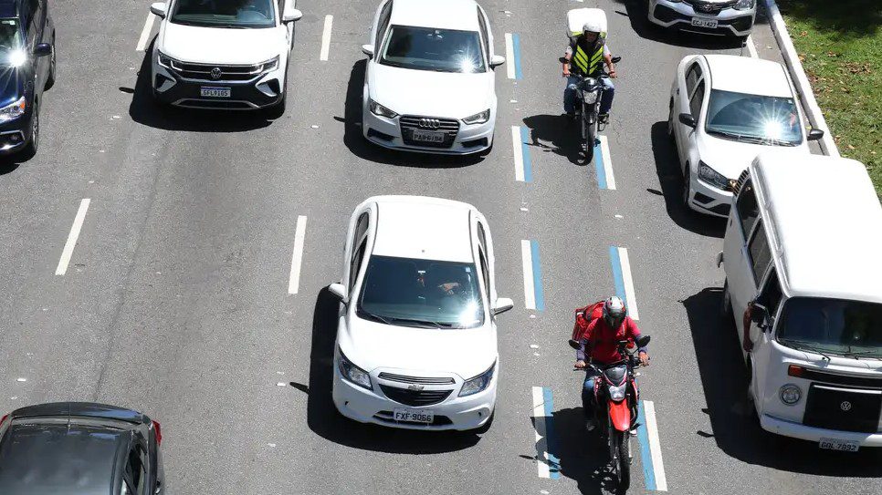 adicional-de-30-para-motociclistas-passa-a-ser-obrigatorio-em-abril-tvt-news