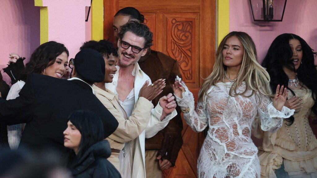 bad-bunny-coloca-a-america-latina-no-palco-do-super-bowl-tvt-news