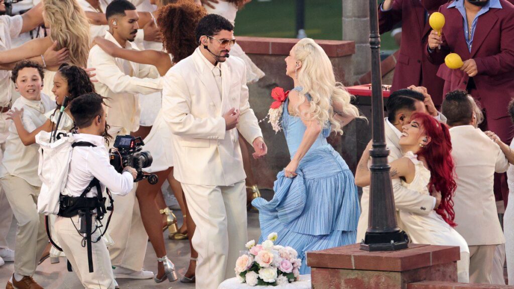 bad-bunny-coloca-a-america-latina-no-palco-do-super-bowl-tvt-news