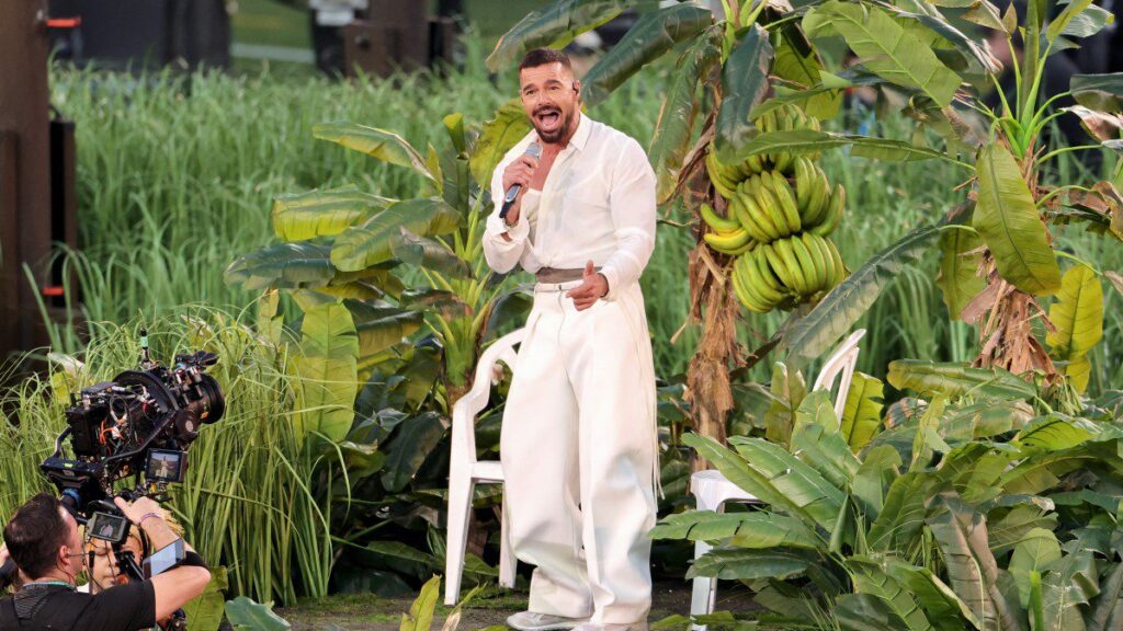 bad-bunny-coloca-a-america-latina-no-palco-do-super-bowl-tvt-news