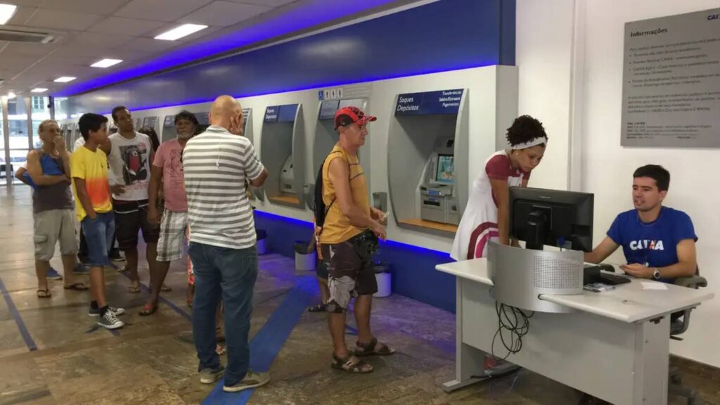 agencias-bancarias-reabrem-nesta-quarta-feira-a-partir-do-meio-dia-boletos-que-venceram-no-carnaval-podem-ser-pagos-hoje-sem-acreacimo-foto-cristina-indio-do-brasil-abr-tvt-news