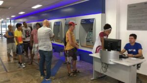 Da Redação 19 agencias-bancarias-reabrem-nesta-quarta-feira-a-partir-do-meio-dia-boletos-que-venceram-no-carnaval-podem-ser-pagos-hoje-sem-acreacimo-foto-cristina-indio-do-brasil-abr-tvt-news