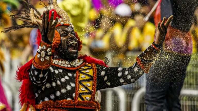 Carnaval-de-SP-desfiles-comecam-hoje-a-noite-e-avancam-pela-madrugada-paulo-pinto-agencia-brasil-tvt-news