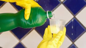 Cloro-em-excesso-e-misturas-quimicas-transformam-piscinas-em-risco-invisivel-a-saude-walterson-rosa-cfq-tvt-news