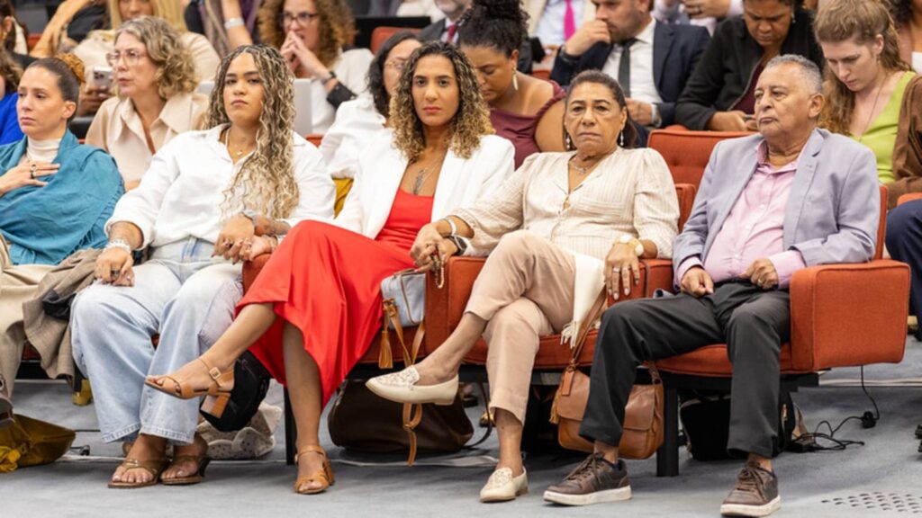 moraes-vota-para-condenar-irmaos-brazao-como-mandantes-da-morte-de-marielle-familiares-de-marielle-e-anderson-seguem-acompanhando-o-2-dia-de-julgamento-foto-marielle-mayara-donaria-imf-tvt-news