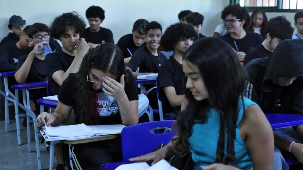 Fuvest-aplica-simulado-da-1a-fase-do-Vestibular-2027-em-26-de-abril-antonio-cruz-agencia-brasil-tvt-news