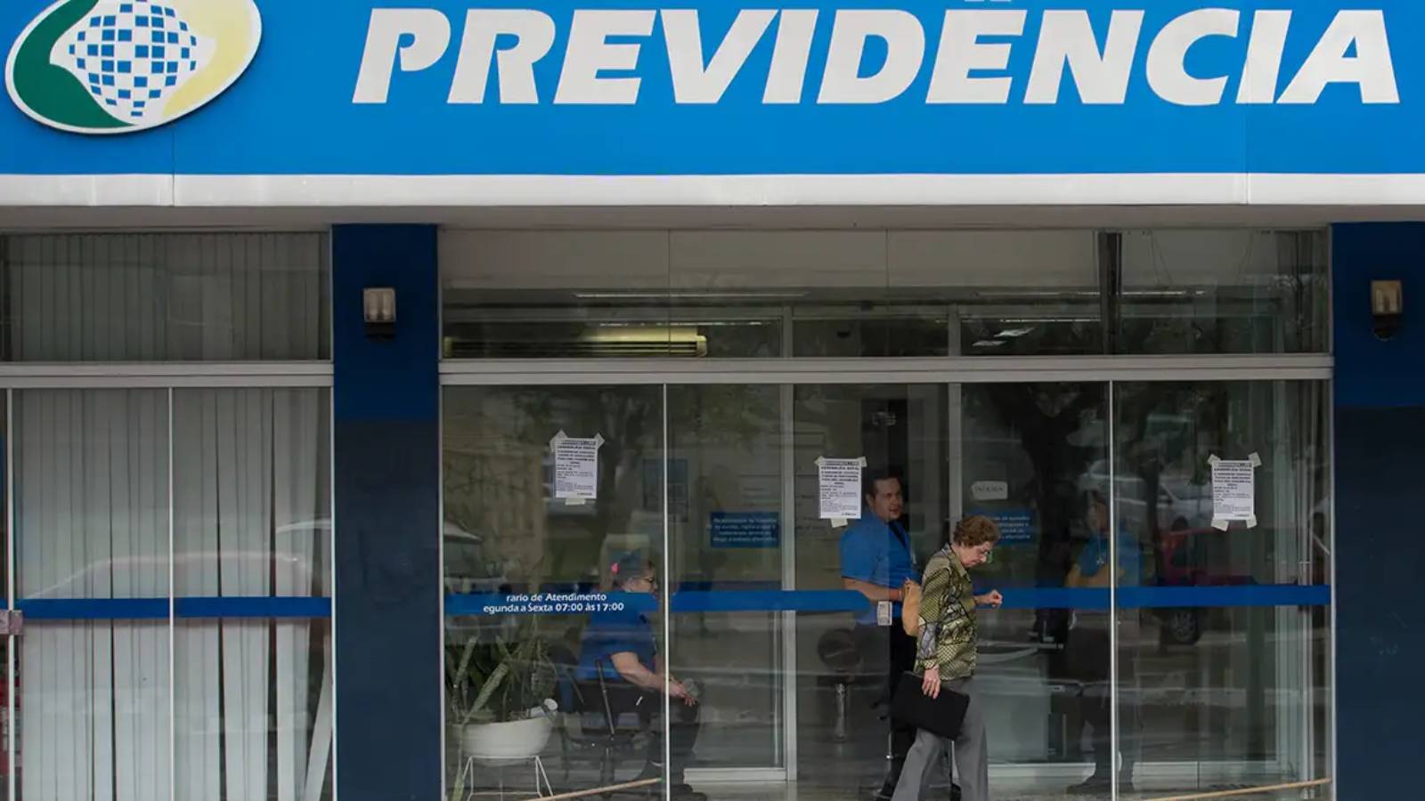 inss-retoma-atendimento-presencial-em-agencias-do-pais-ministerio-espera-reduzir-processamento-da-folha-de-pagamento-de-96-para-48-horas-foto-marcelo-camargo-agencia-brasil-tvt-news