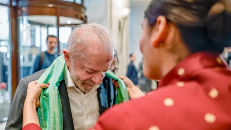 lula-chega-a-india-e-primeiro-compromisso-e-cupula-sobre-ia-esta-e-a-segunda-viagem-de-lula-a-india-no-atual-mandato-foto-ricardo-stuckert-pr-tvt-news
