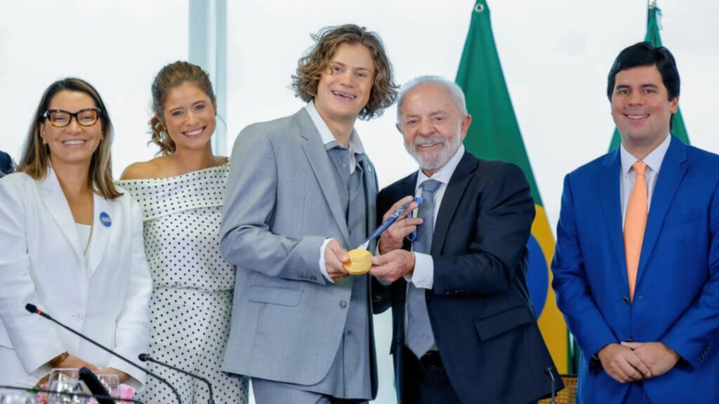 lula-recebe-lucas-pinheiro-medalha-de-ouro-nos-jogos-de-inverno-sou-metade-noruegues-e-isso-representa-a-realidade-brasileira-foto-ricardo-stuckert-pr-tvt-news