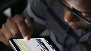 simulador-aposentadoria-inss-celular-redes-sociais