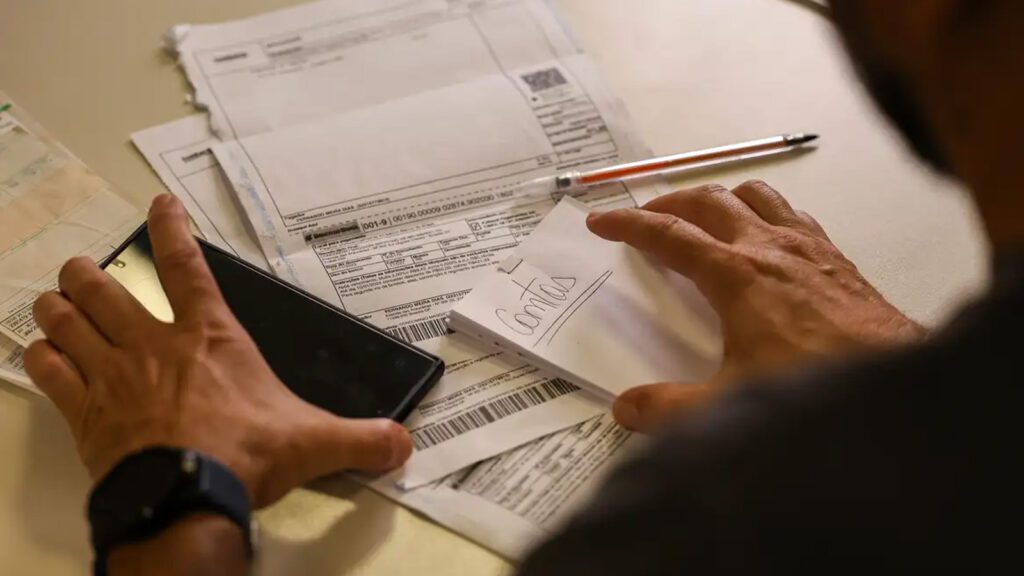 Salario-minimo-de-R-1.621-comeca-a-ser-pago-nesta-segunda-marcelo-camargo-agencia-brasil-tvt-news