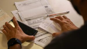 Da Redação 14 Salario-minimo-de-R-1.621-comeca-a-ser-pago-nesta-segunda-marcelo-camargo-agencia-brasil-tvt-news