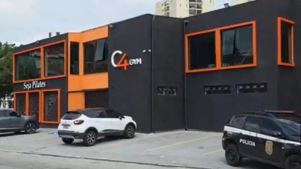 Segundo a polícia, o funcionário não é um piscineiro e a academia não tem alvará de funcionamento. Foto: PCSP