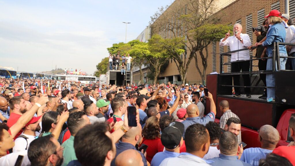 isencao-do-ir-nasceu-no-patio-da-volkswagen-afirma-wellington-damasceno-imposto-de-renda-volks-metalurgicos-abc-isencao-ir-presidente-lula-na-volksvagen-lula-na-volks-promessa-de-campanha-de-lula-feita-no-patio-da-volksvagen-se-torna-realidade-tvt-news