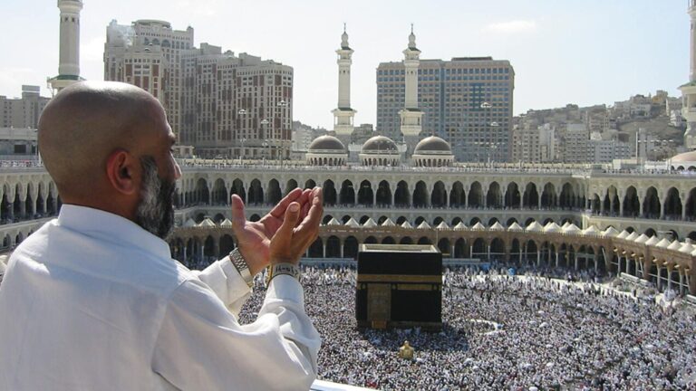 O mês sagrado do Islã em 2026 teve início oficialmente nesta quarta-feira (18) na Arábia Saudita e em outros países do Golfo após os comitês de observação da lua confirmarem o avistamento do crescente. Foto: Wikicommons