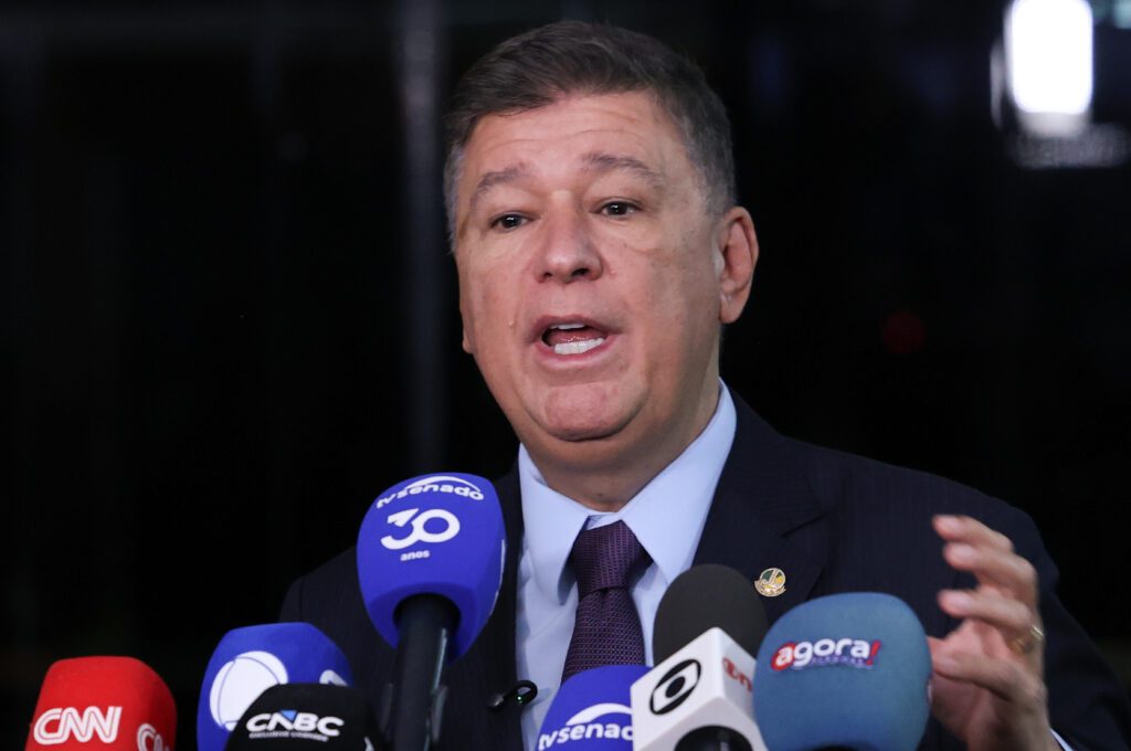 senador-carlos-viana-presidiu-a-cpmi-do-inss-e-e-cobrado-por-dino-foto-lula-marques-agencia-brasil-tvt-news