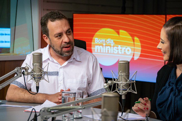 para-guilherme-boulos-a-regulacao-do-trabalho-por-aplicativo-deve-ser-orientada-por-regras-que-garantem-o-minimo-de-direitos-para-os-trabalhadores-por-aplicativos-foto-diego-campos-secom-pr-tvt-news