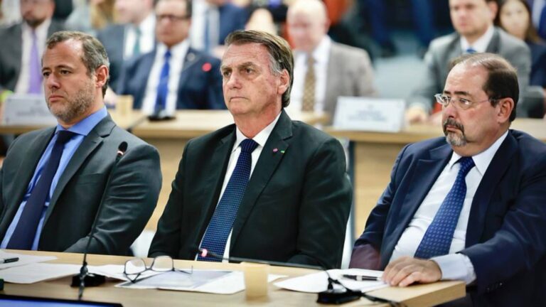 moraes-concede-prisao-domiciliar-a-bolsonaro-por-90-dias-segundo-os-advogados-bolsonaro-nao-tem-condicoes-de-voltar-para-a-prisao-foto-fellipe-sampaio-stf-tvt-news