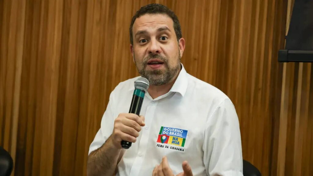 e-banditismo-diz-boulos-sobre-aumento-de-diesel-nos-postos-distribuidoras-nao-estao-pagando-a-mais-pelo-oleo-diesel-mas-estao-transferindo-para-o-consumidor-disse-foto-tomaz-silva-agencia-brasil-tvt-news