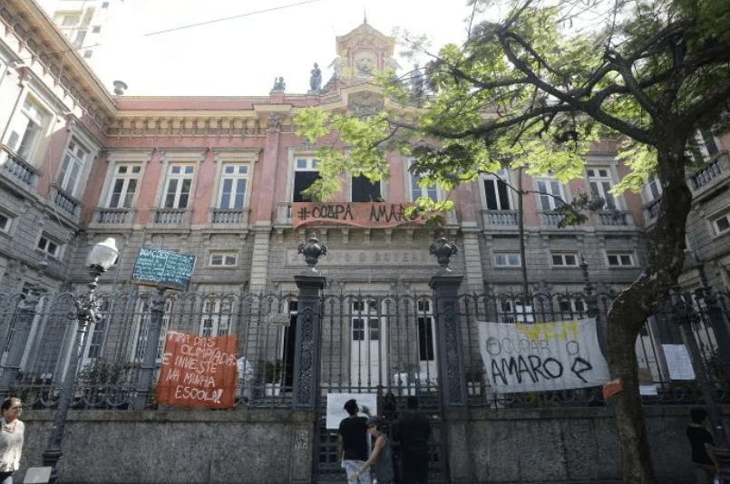 Policial militar agride estudantes em escola estadual no Rio 3 o-caso-de-agressao-a-estudantes-ocorreu-na-escola-estadual-senor-abravanel-antiga-amaro-cavalcanti-na-zona-sul-do-rio-foto-tania-rego-agencia-brasil-tvt-news