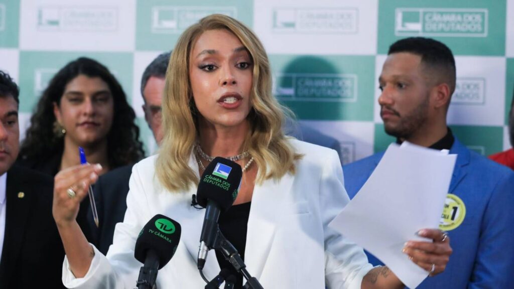 erika-hilton-processa-ratinho-por-discurso-transfobico-deputada-afirmou-que-tanto-ratinho-quanto-o-sbt-pagarao-pelos-seus-atos-na-esfera-civel-e-criminal-foto-lula-marques-agencia-brasil-tvt-news