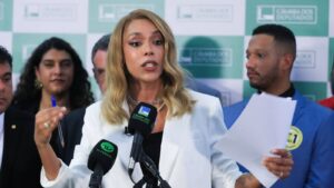 erika-hilton-processa-ratinho-por-discurso-transfobico-deputada-afirmou-que-tanto-ratinho-quanto-o-sbt-pagarao-pelos-seus-atos-na-esfera-civel-e-criminal-foto-lula-marques-agencia-brasil-tvt-news