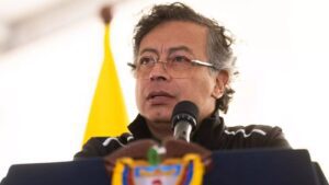 colombia-acusa-equador-de-fazer-bombardeios-na-fronteira-de-acordo-com-petro-ao-menos-27-corpos-carbonizados-teriam-sido-encontrados-na-regiao-foto-presidencia-de-colombia-flickr-tvt-news