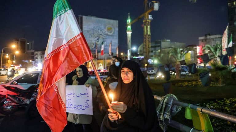 Ira-registra-555-mortos-apos-ofensiva-de-EUA-e-Israel-Teera-descarta-negociacao-afp-tvt-news