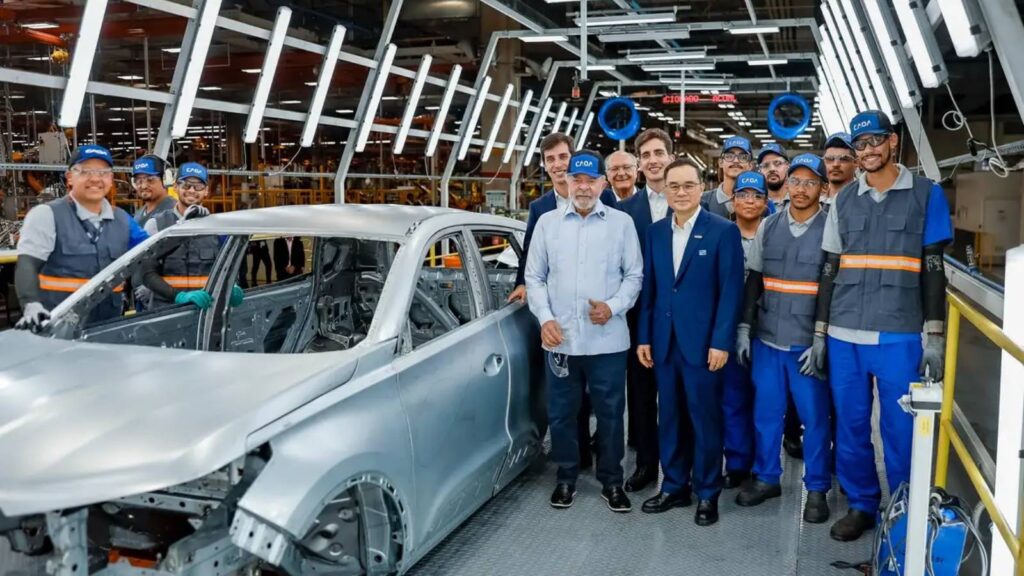 lula-diz-que-governo-apresentara-solucao-para-familias-endividadas-pedi-ao-ministro-para-a-gente-resolver-o-problema-da-divida-das-pessoas-foto-ricardo-stuckert-pr-tvt-news