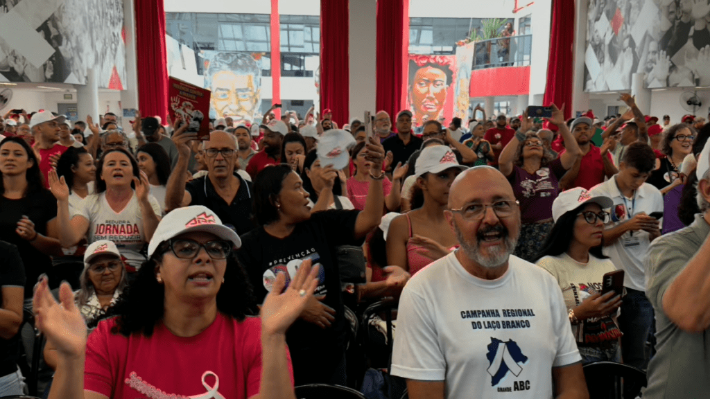 metalurgicas-e-metalurgicos-se-concentraram-no-salao-nobre-do-sindicato-em-sao-bernardo-do-campo-sp-foto-elizeu-fundao-tvt-news