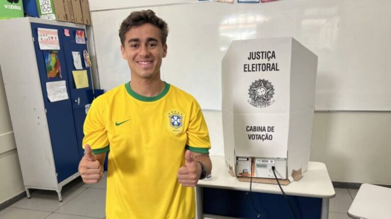 Últimas Notícias 7 nikolas-e-pastor-da-lagoinha-usaram-jato-de-vorcaro-pra-pedir-votos-para-bolsonaro-afirma-colunista-caravana-de-nikolas-em-jato-de-vorcaro-combinava-pregacoes-religiosas-com-defesa-de-bolsonaro-foto-reproducao-twitter-tvt-news