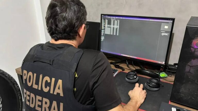 TVTNews 8 policia-federal-faz-operacao-contra-fraudes-na-caixa-foi-determinada-a-quebra-de-sigilo-bancario-e-fiscal-de-33-pessoas-fisicas-e-de-172-empresas-foto-pf-divulgacao-tvt-news