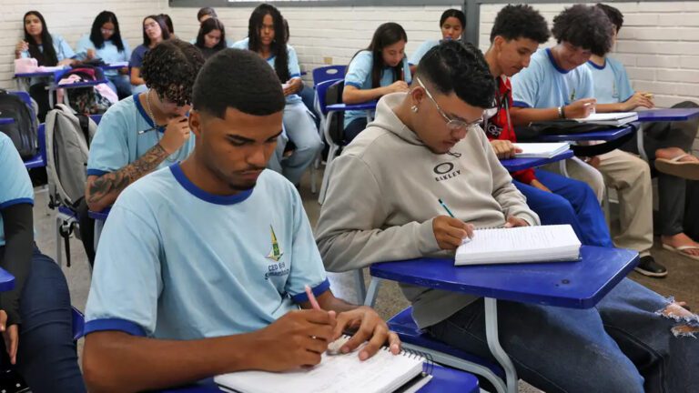 Sistema-permite-emissao-de-certificado-de-conclusao-do-ensino-medio-antonio-cruz-agencia-brasil-tvt-news