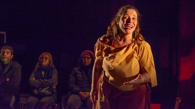 TVTNews 11 cia-estrela-dalva-estreia-urucum-as-arvores-nao-tem-culpa-no-sesc-santo-andre-publico-acompanha-a-travessia-de-uma-mulher-que-precisa-sair-foto-sueli-almeida-tvt-news