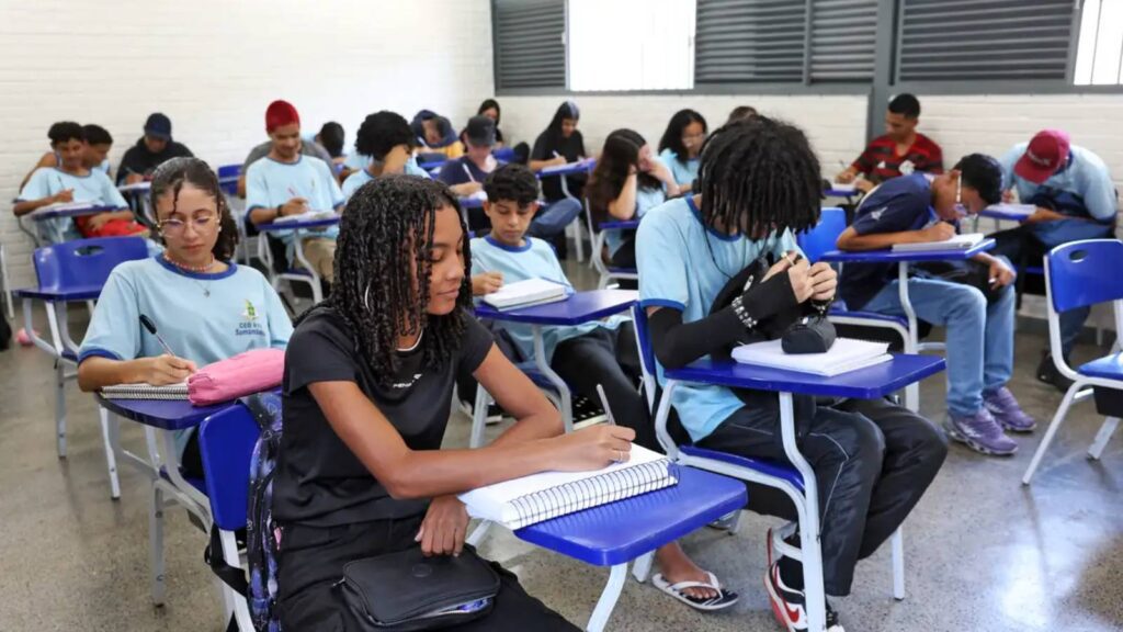 pagamento-da-1-parcela-do-programa-pe-de-meia-comeca-nesta-segunda-mec-tambem-inicia-depositos-para-aprovados-em-2025-e-letivo-de-2025-e-participantes-do-enem-foto-antonio-cruz-agencia-brasil-tvt-news