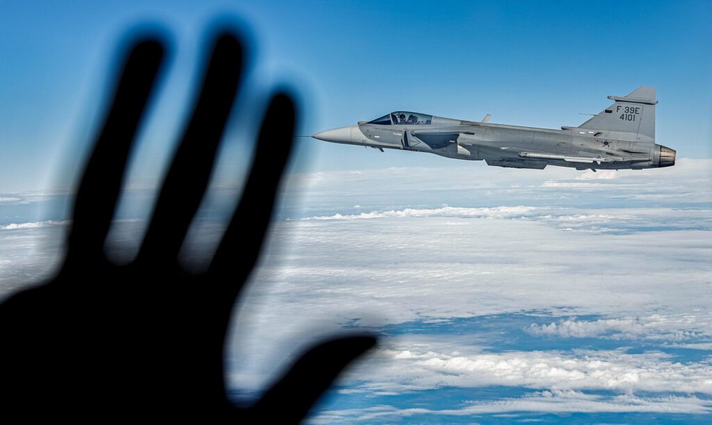 lula-batiza-primeiro-caca-gripen-produzido-no-brasil-tvt-news