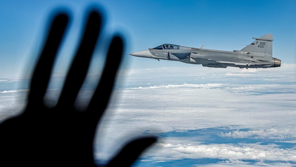 lula-batiza-primeiro-caca-gripen-produzido-no-brasil-tvt-news