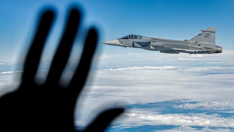 lula-batiza-primeiro-caca-gripen-produzido-no-brasil-tvt-news