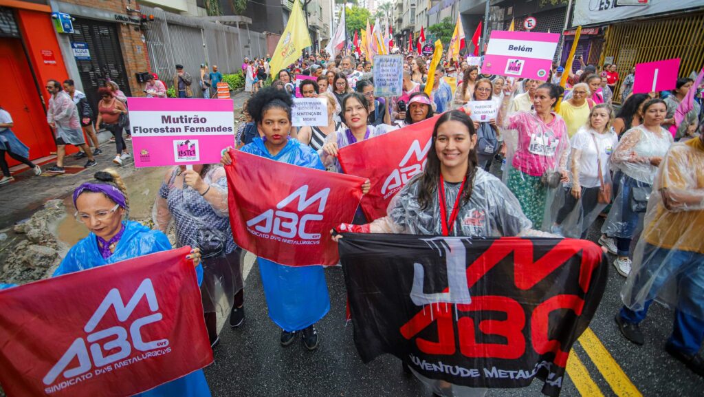 metalurgicos-do-abc-fazem-ato-contra-o-feminicidio-com-presenca-da-ministra-das-mulheres-marcia-lopes-tvt-news