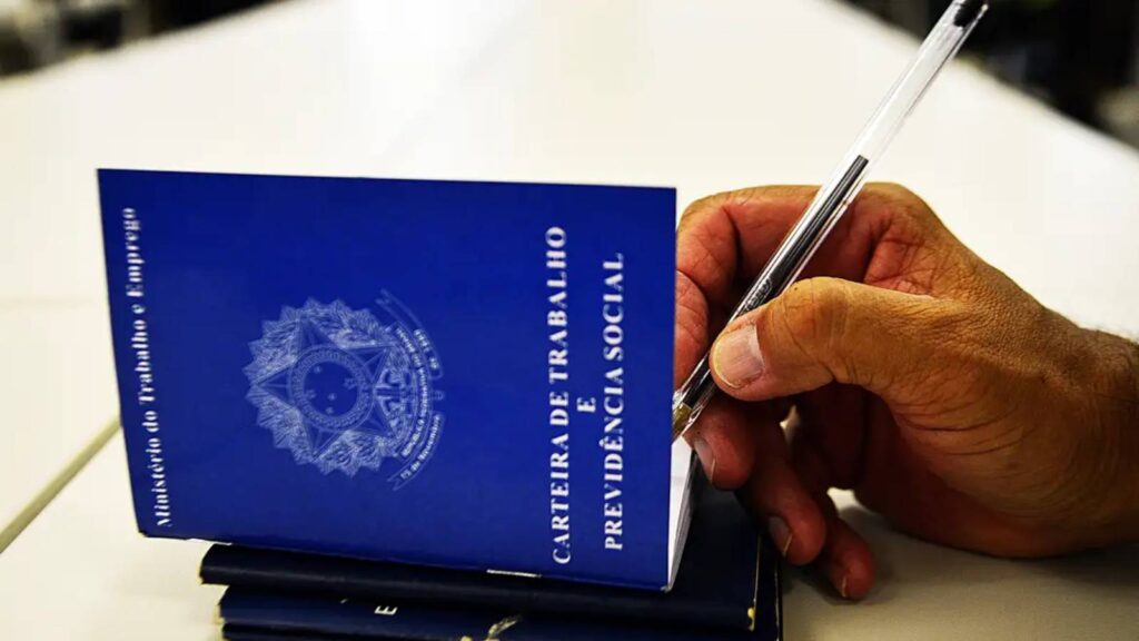 brasil-tem-recorde-de-66-8-dos-trabalhadores-na-previdencia-social-a-gente-tem-cada-vez-mais-pessoas-trabalhando-especialmente-no-emprego-formal-assinala-economista-foto-marcello-casal-jr-agencia-brasil-tvt-news