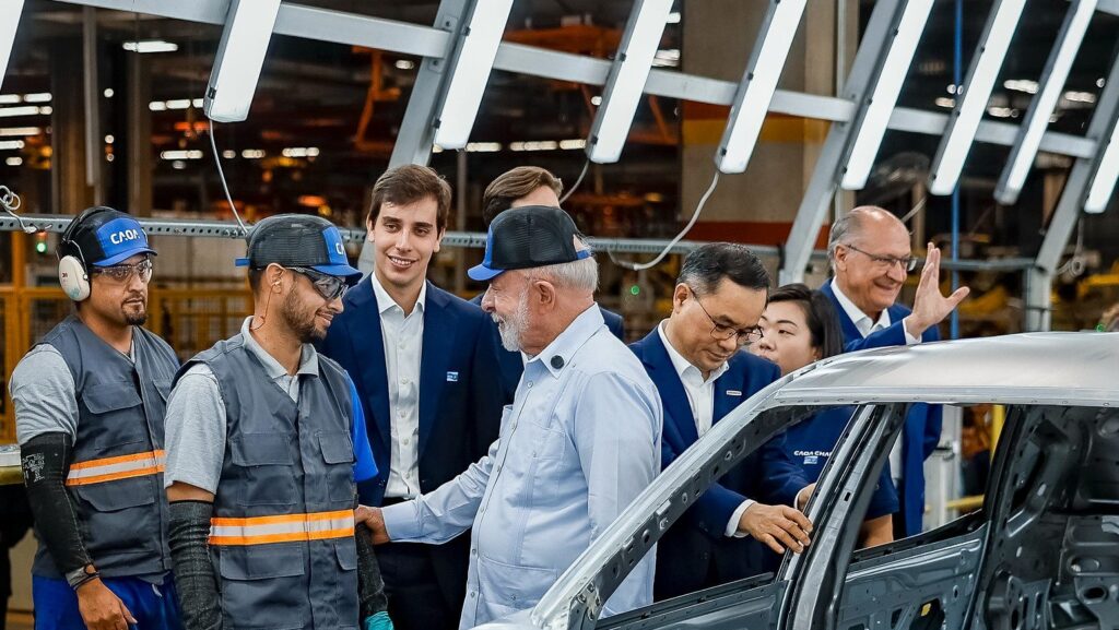 Lula zera impostos de importação para beneficiar indústria, serviços e trabalhadores 2 lula-zera-impostos-de-importacao-para-beneficiar-industria-servicos-e-trabalhadores-tvt-news