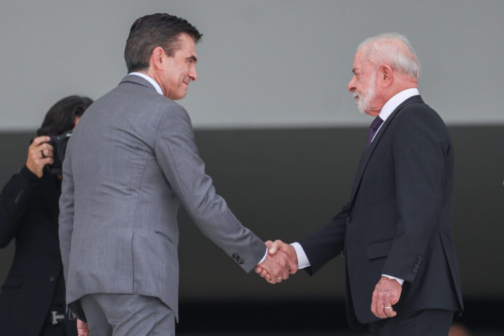 Brasil e Bolívia assinam acordos estratégicos em energia, comércio e segurança na fronteira 1 presidente – da – bolivia – rodrigo – paz – cumprimenta – o – presidente – luiz – inacio – lula – da – silva – durante – chegada – no – palacio – do – planalto – foto – marcelo – camargo – agencia – brasil – tvt – news