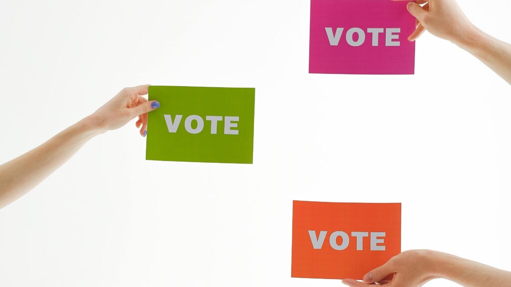 como-a-polarizacao-engoliu-o-debate-moderado-e-como-reconquistar-o-eleitor-independente-tvt-news